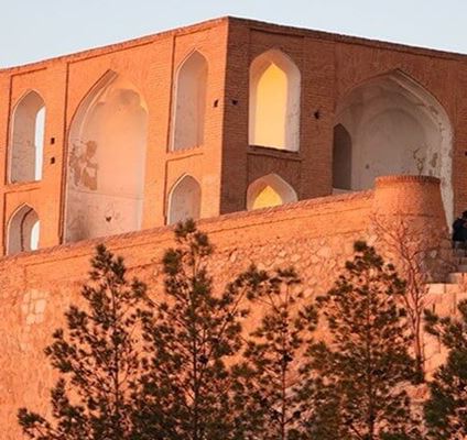 Маузолеј Голибеига Даргаха у Керману, јединствена лепота породичне гробнице